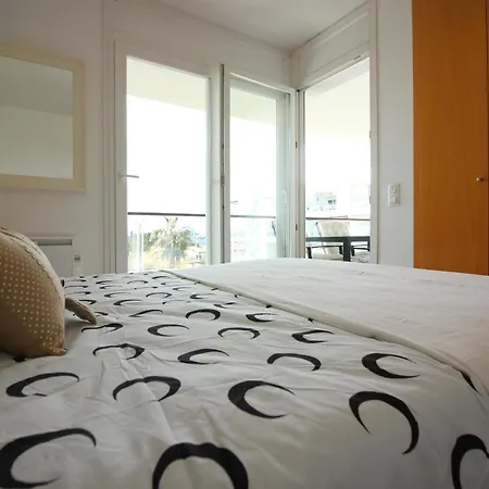 Luminoso Con Terraza Y Piscina Comunitaria En Santa Margarita, Cerca De La Playa. - Es-228-138